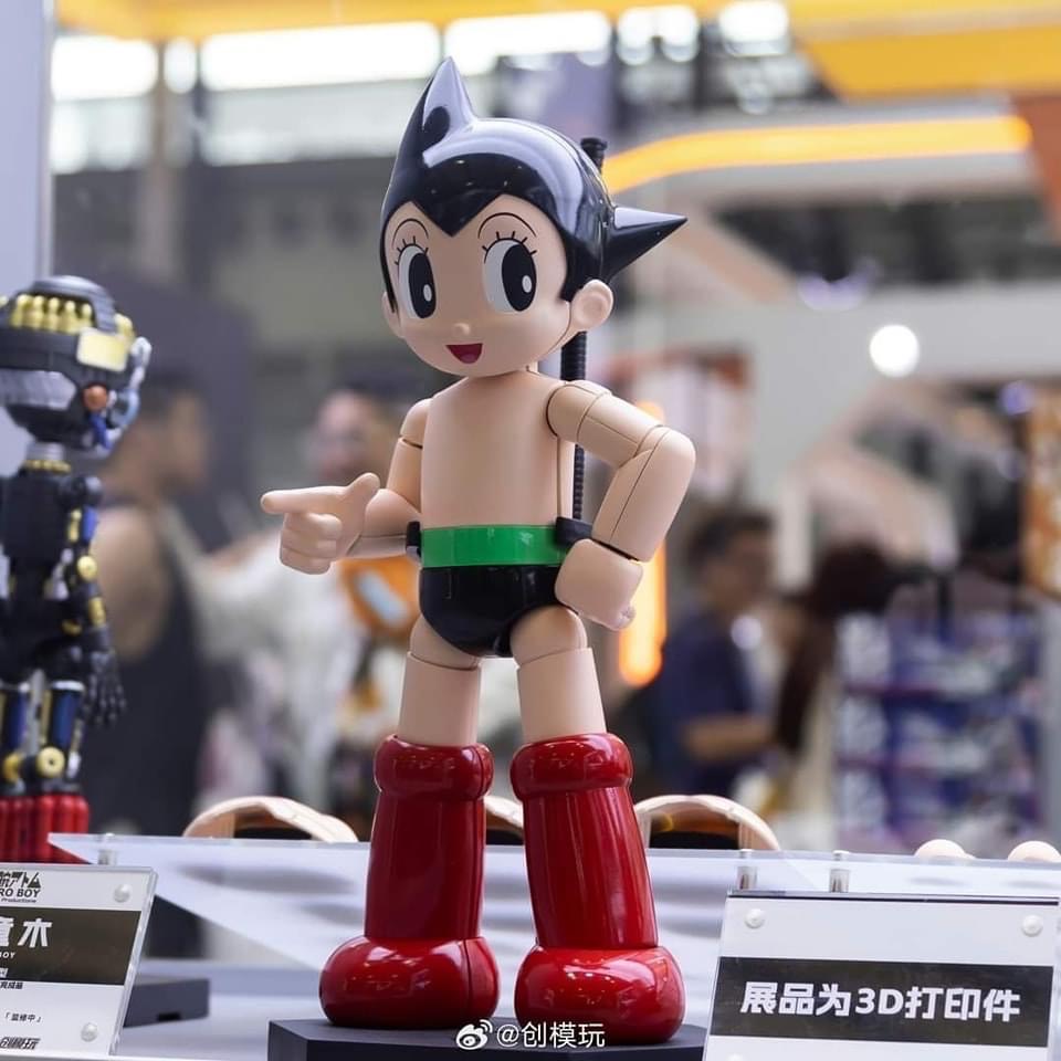 Pre-order : Astro Boy Plastic Model Kit 30 cm! by Tron Model-Kit