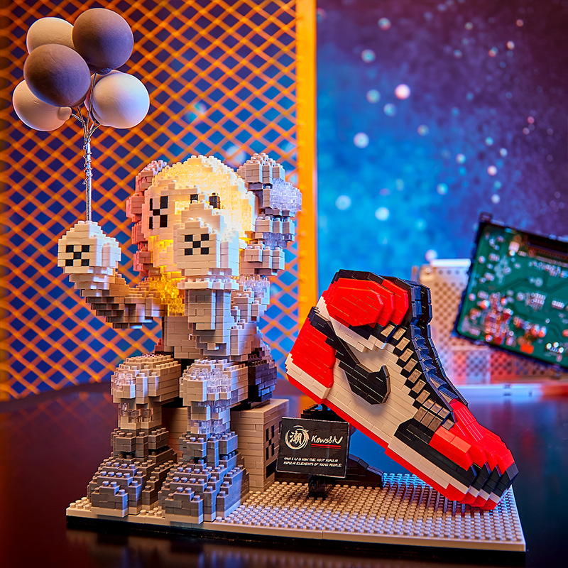 Yapin 6907 Kaws Pen Case 2199pcs (มีไฟ)