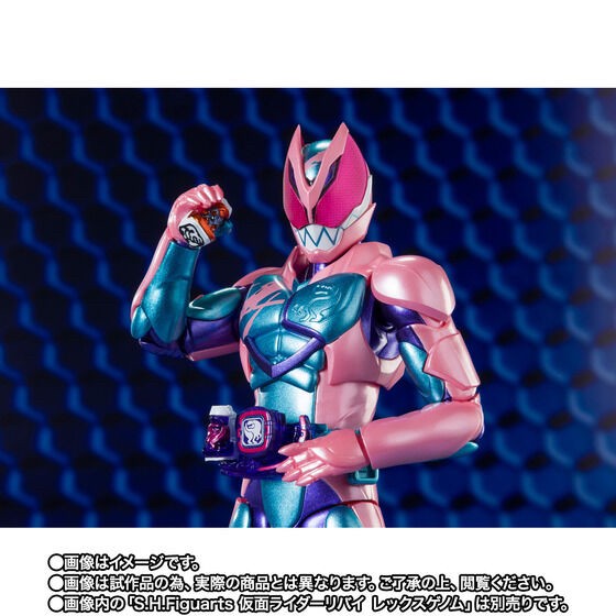 PRE-ORDER : S.H.Figuarts Kamen Rider Live Bat Genome / Jackal Genome
