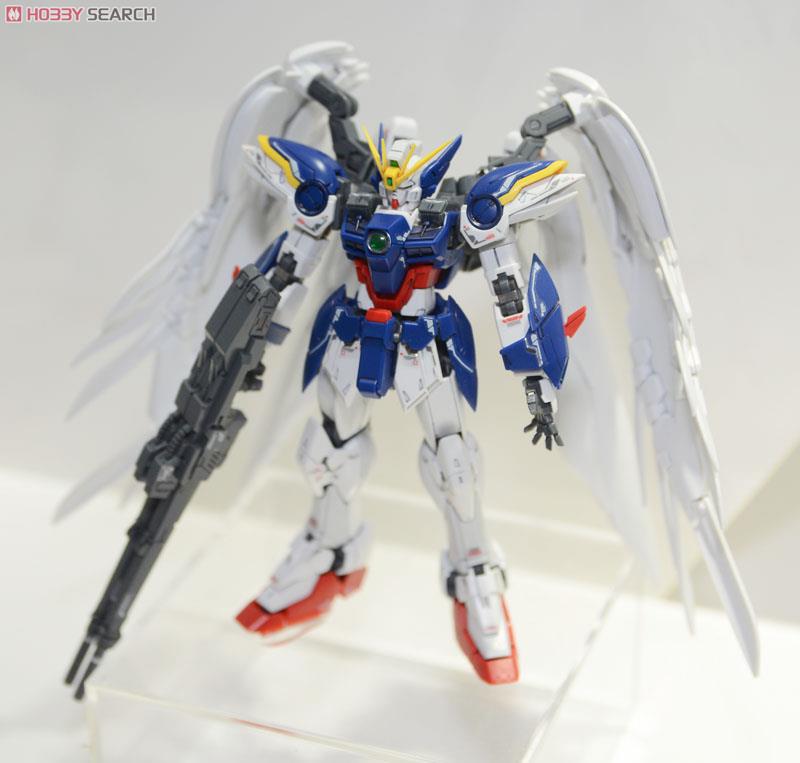 RG 1/144 Wing Gundam Zero EW by Bandai