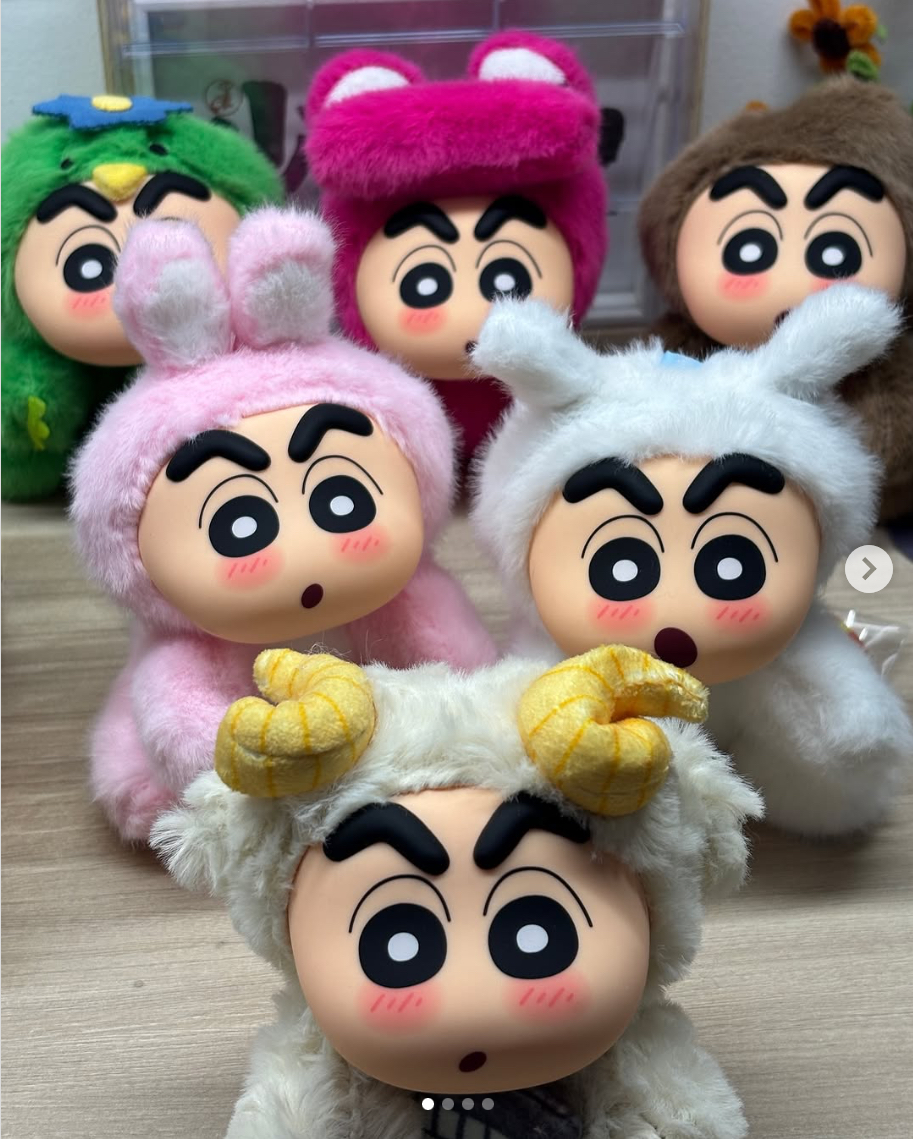 ตุ๊กตาพวงกุญแจ ชินจัง ลิขสิทธิ์แท้ - Crayon Shinchan Zuozuo Sitting Party Series Plush Keychain by Eaki