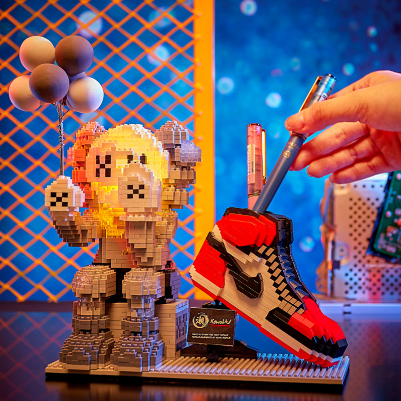 Yapin 6907 Kaws Pen Case 2199pcs (มีไฟ)