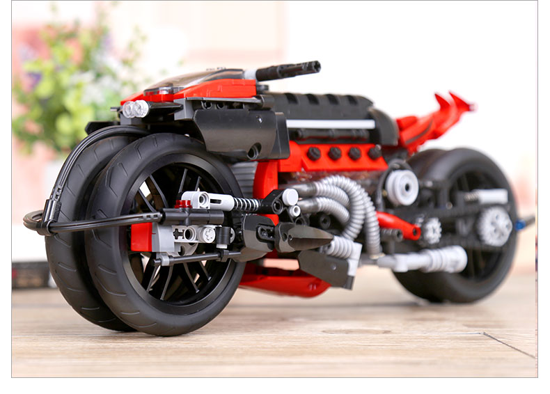 Xingbao XB-03021 Dream-Car Sci-Fi Motorcycle LM847 Lazareth 680pcs
