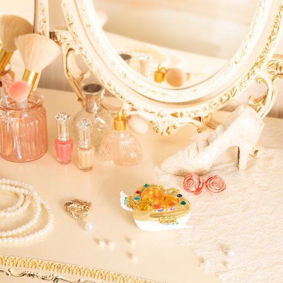 PRE-ORDER : PRETTY GUARDIAN SAILOR MOON ETERNAL MOON ARTICLE JEWELRY CASE