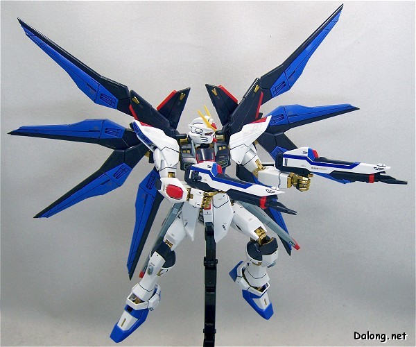 MG 1/100 ZGMF-X20A Strike Freedom Gundam Full Burst Mode by Bandai