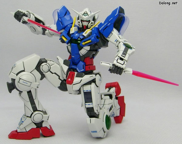 MG 1/100 GN-001 Gundam Exia by Bandai