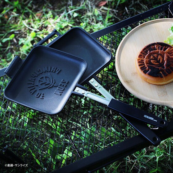 PRE-ORDER : Mobile Suit Gundam Hot Sandwich Cooker