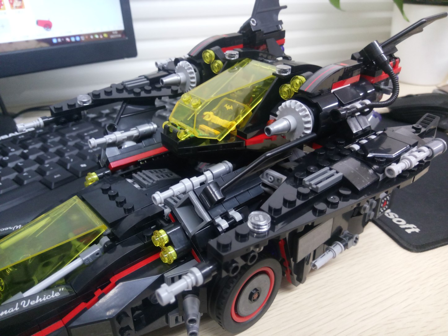 Lepin 07077 The Ultimate Batmobile 1496pcs