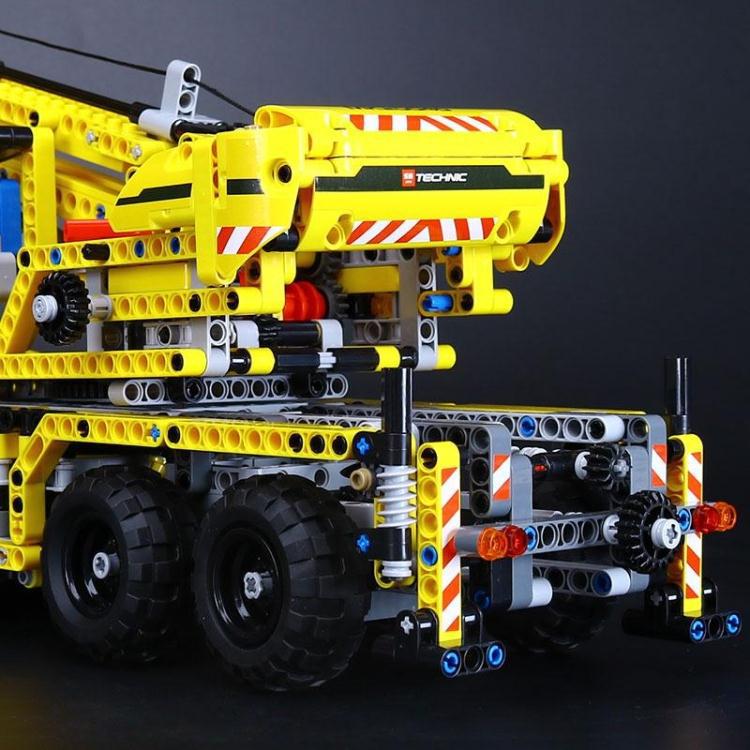 Lepin 20040 Mobile Crane 1392pcs