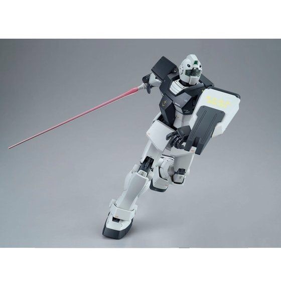 PRE-ORDER : MG 1/100 RGM-79 GM (WHITE DINGOS COLOR) PLASTIC MODEL