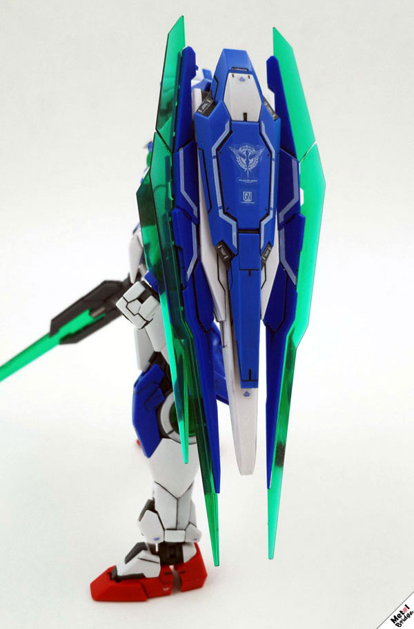 Gundam RG 1/144 OO QAN[T] by Bandai