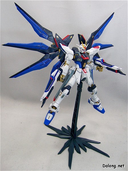 MG 1/100 ZGMF-X20A Strike Freedom Gundam Full Burst Mode by Bandai