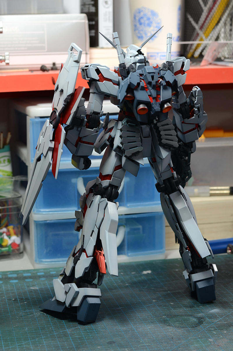 MG 1/100 RX-0 Unicorn Gundam Full Psycho-Frame Prototype Mobile Suit with Cage by Bandai