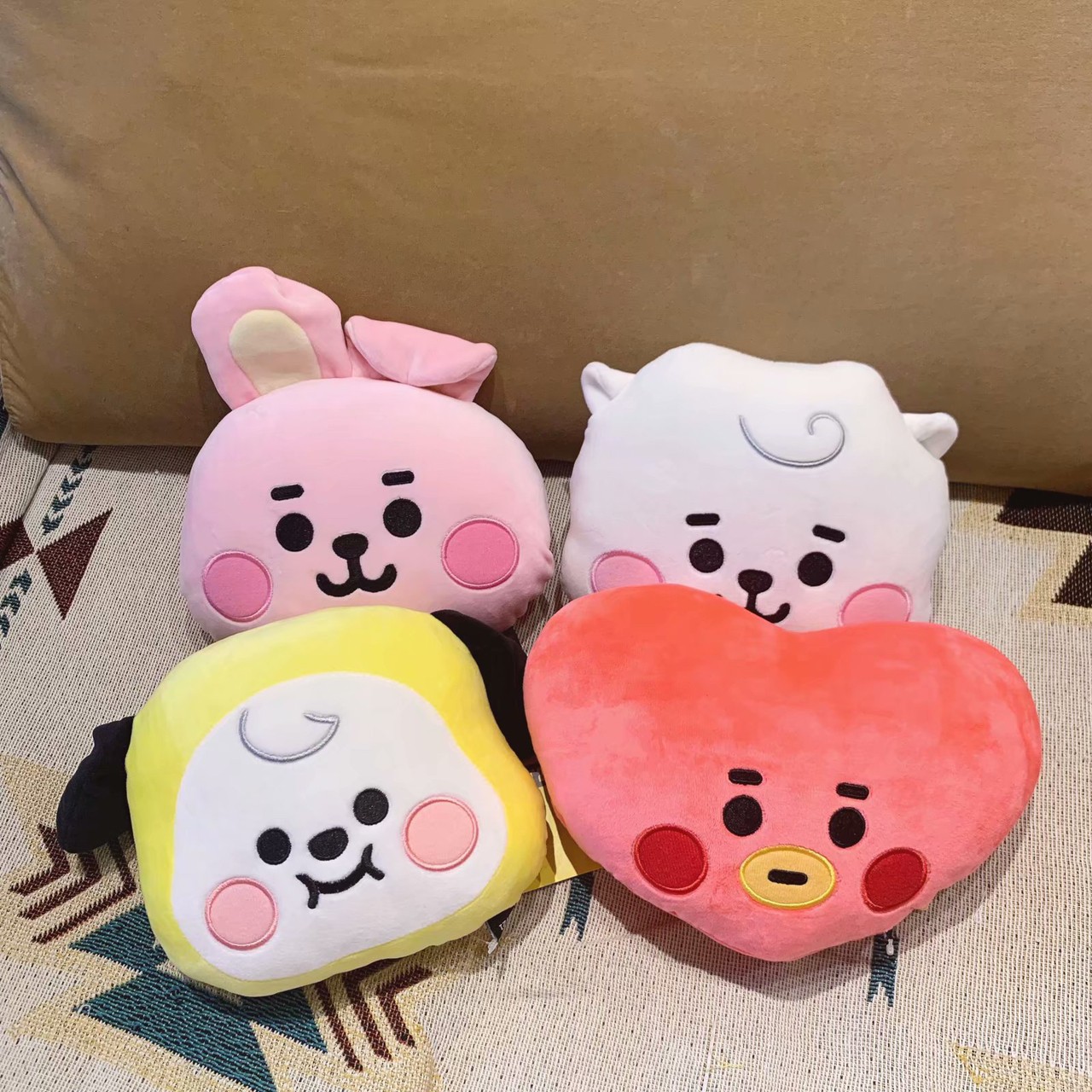 หมอนรองคอ BT21 ติดเบาะรถ/เก้าอี้