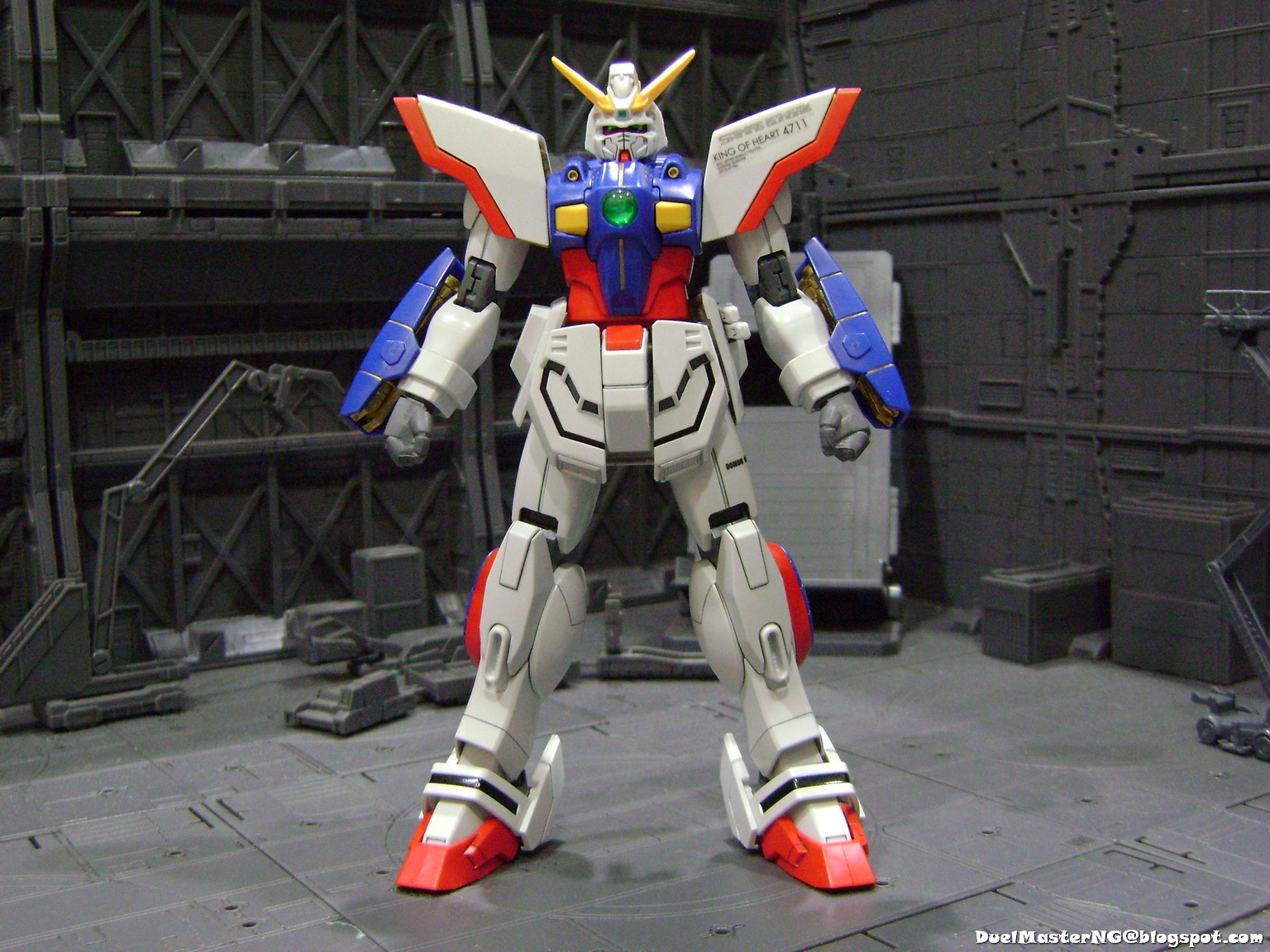 MG 1/100 Shining Gundam by Bandai