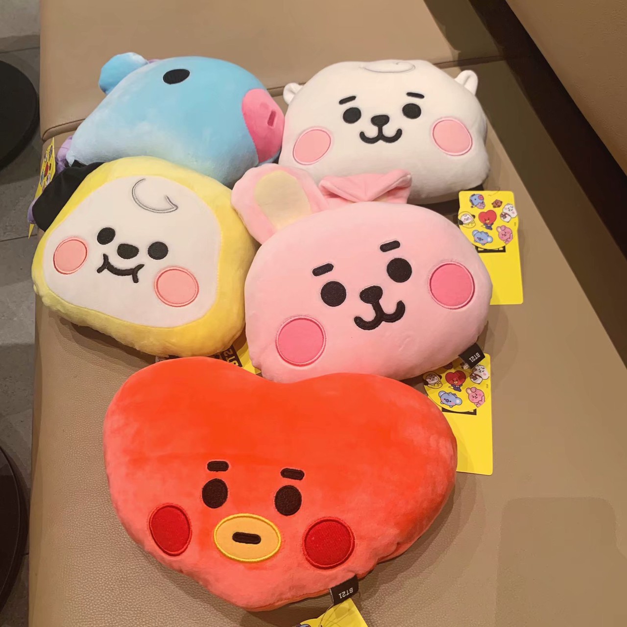 หมอนรองคอ BT21 ติดเบาะรถ/เก้าอี้