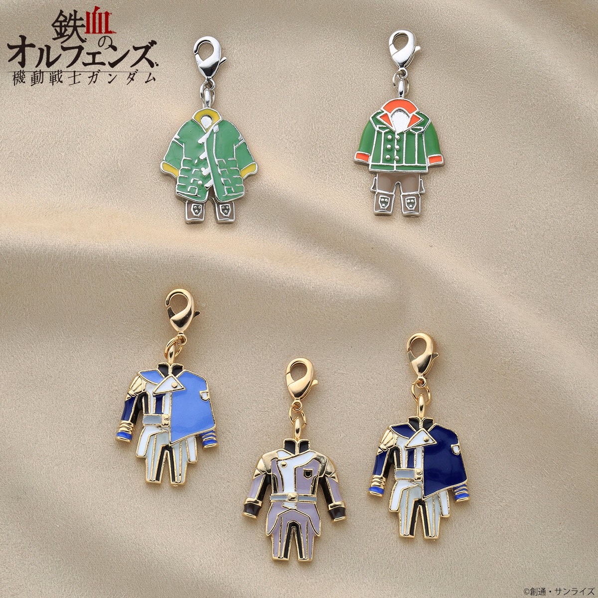 PRE-ORDER : Mobile Suit Gundam Costume Charm