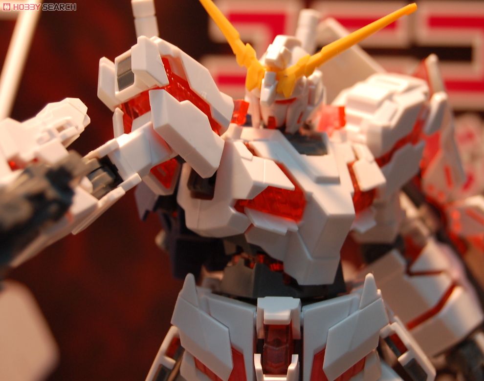 HGUC 1/144 RX-0 Unicorn Gundam Destroy Mode + Head Display Base by Bandai