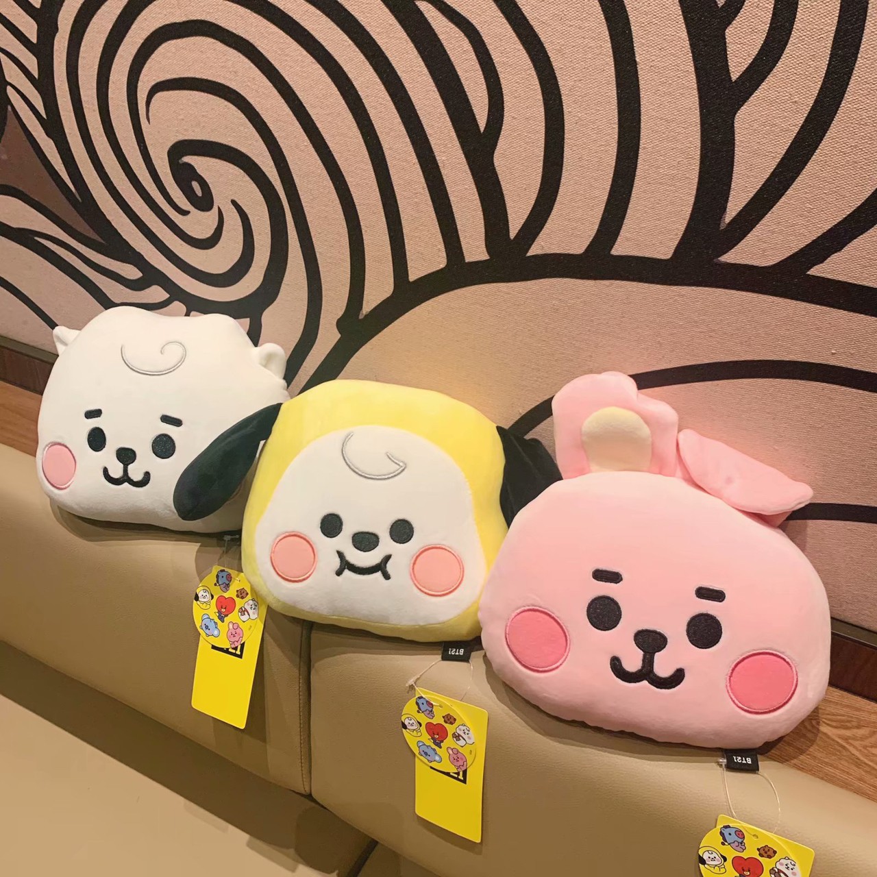 หมอนรองคอ BT21 ติดเบาะรถ/เก้าอี้