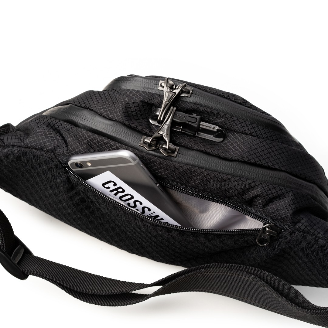 กระเป๋าป้องกันการโจรกรรม Pacsafe Venturesafe X waistpack
