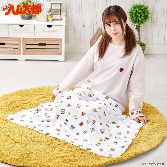 PRE-ORDER : Trotting Hamtaro Blanket