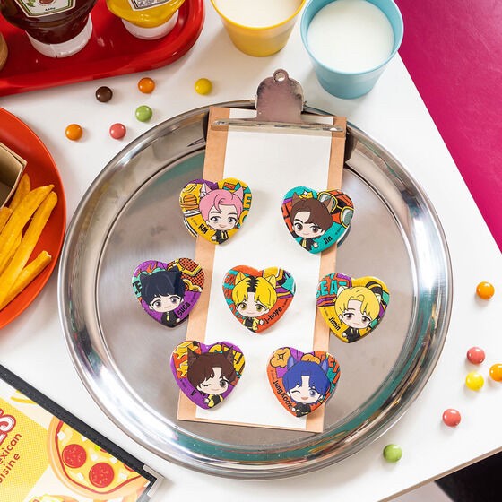 PRE-ORDER : TinyTAN FUN PARK Butter Kirakira Heart Can Badge (Random)