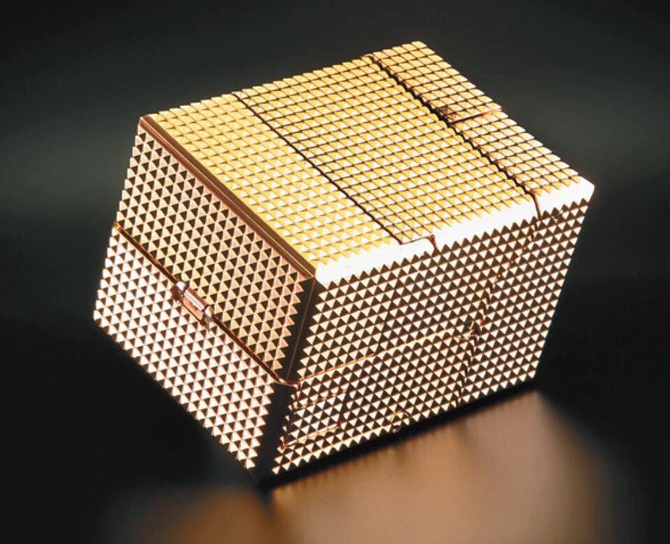 ES Gokin - DX Series 03 The Golden Warrior Gold Lightan (24K Gold Plated ver.) by Action Toys