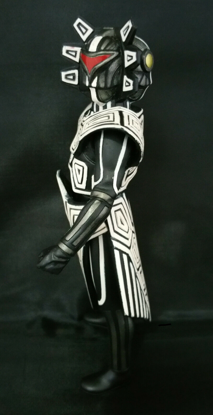 Ultra Monster Series - Ultraman Cosmos No.35 Gigi 7” by Bandai (หมุนคอได้)