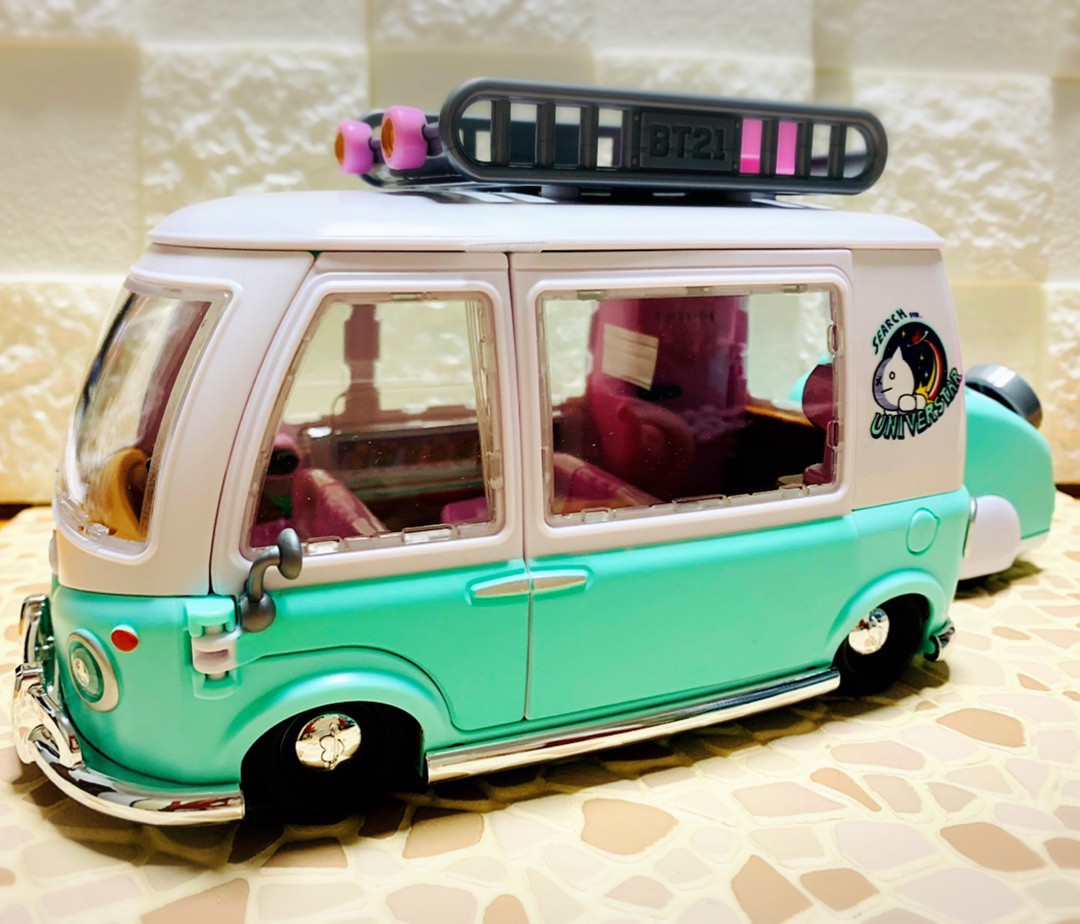 ฟิกเกอร์รถ BT21 Universtar Camping Car Play Set by Line Friends x Young Toys