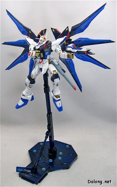 MG 1/100 ZGMF-X20A Strike Freedom Gundam Full Burst Mode by Bandai
