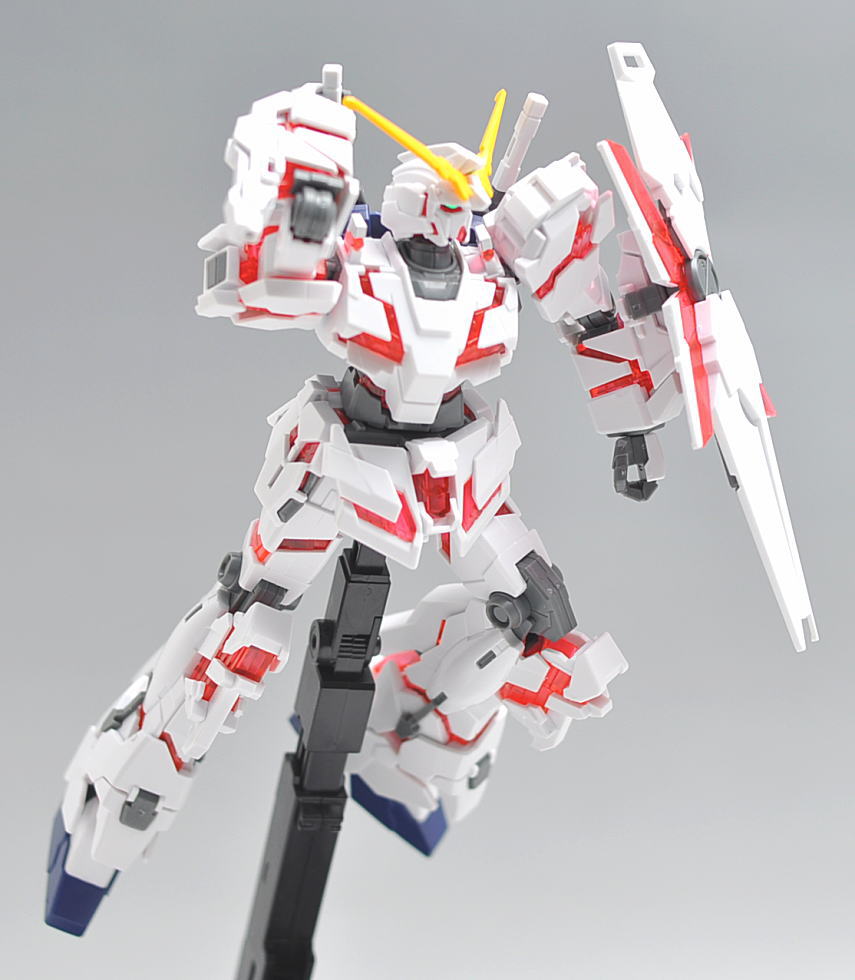 HGUC 1/144 RX-0 Unicorn Gundam Destroy Mode + Head Display Base by Bandai