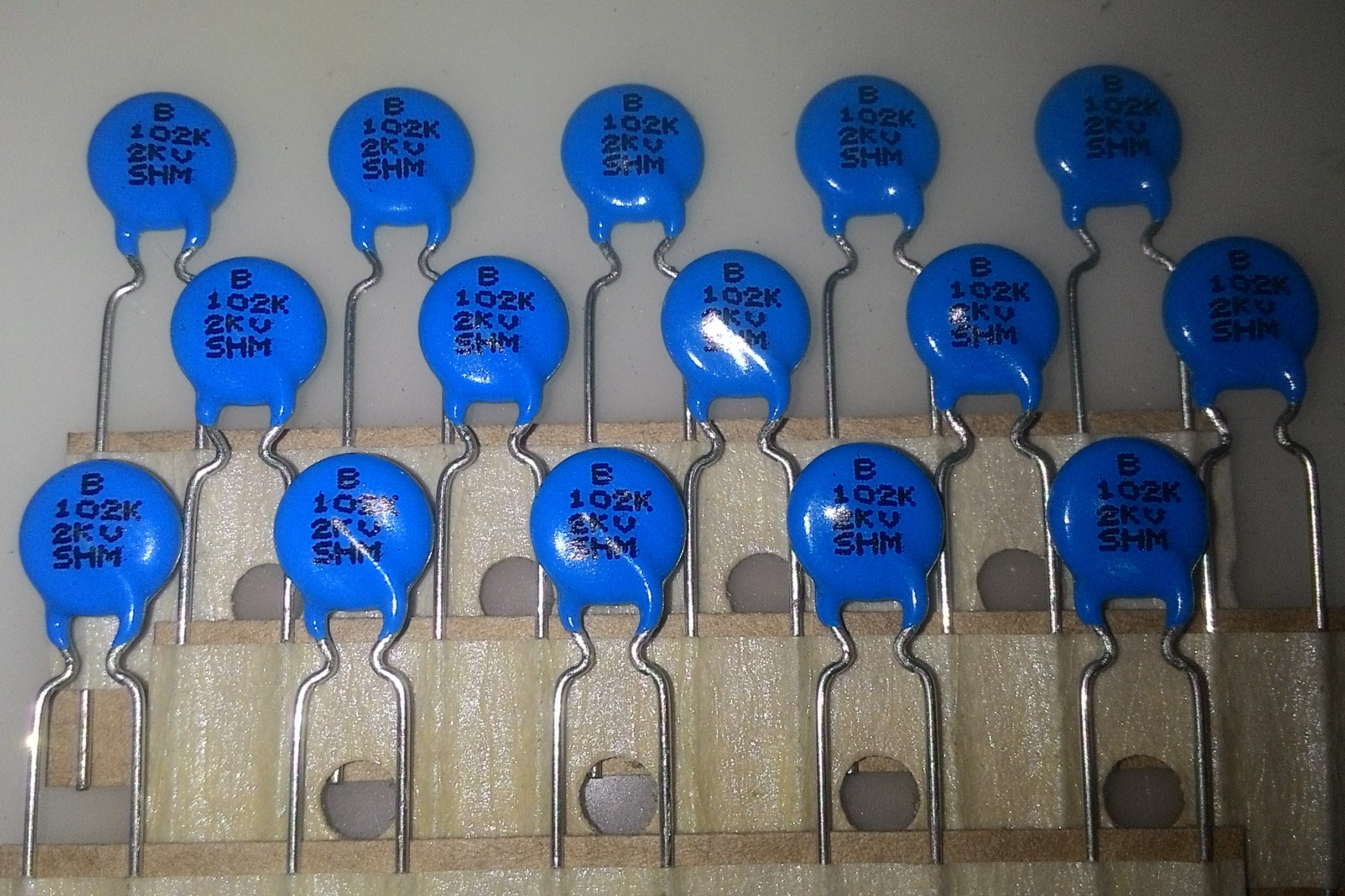 Ceramic Capacitors 102/2KV [1000pf/2000V] (15 PCs)
