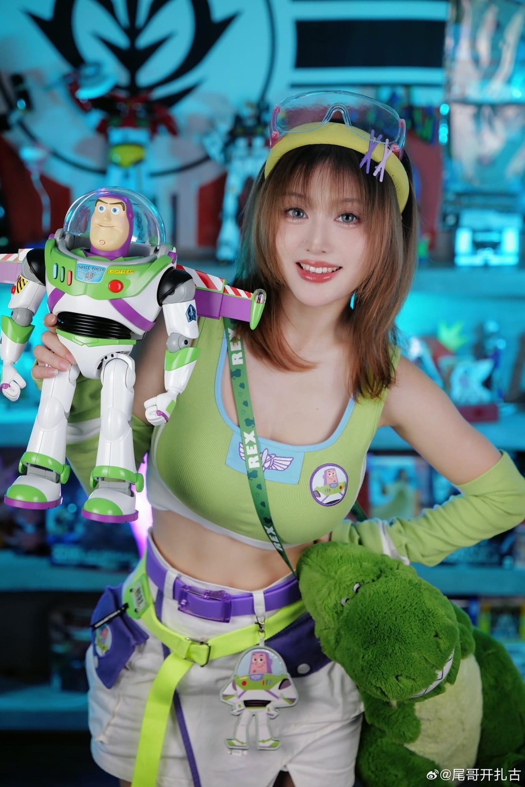 Pre-order : Life-Like Interactive Toy Story Buzz Lightyear (Real Life Real Joy Version) by Robosen