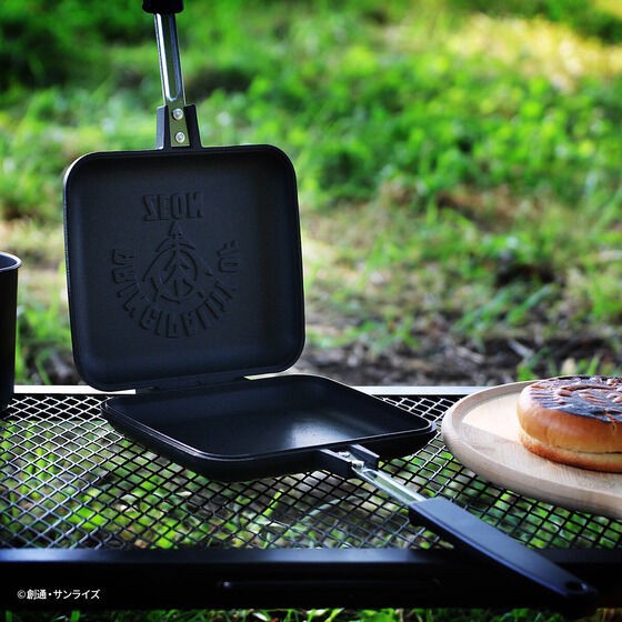 PRE-ORDER : Mobile Suit Gundam Hot Sandwich Cooker