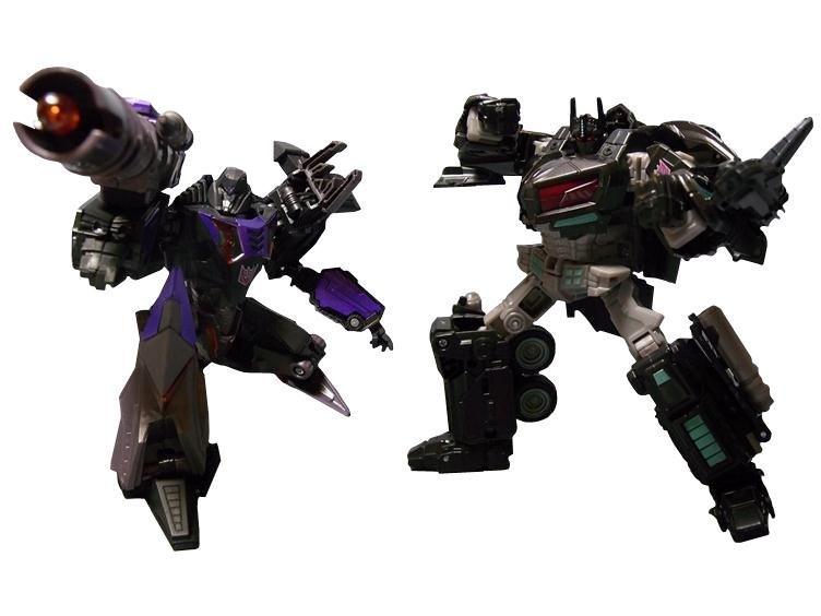 TRANSFORMER UNITED - Tokyo Toy Show 2011 - DARKSIDE OPTIMUS PRIME VS DARKSIDE MEGATRON by Takara & Tomy