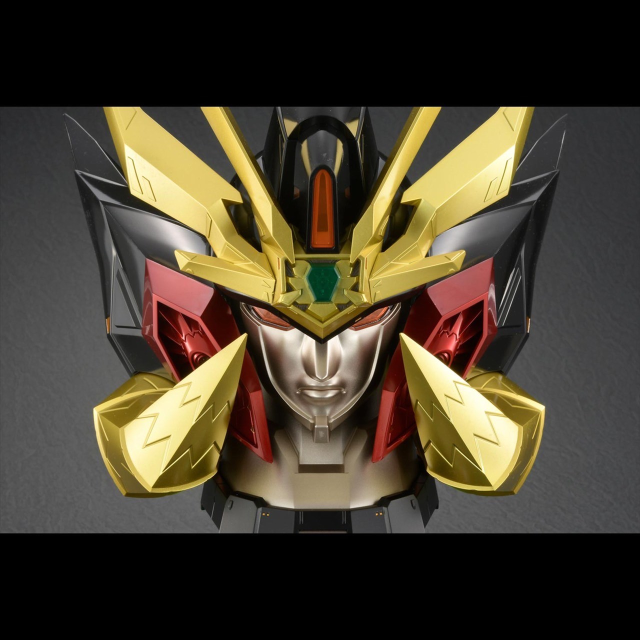 Pre-order : AMAKUNI KIZIN GENESIC GAOGAIGAR Head Display Model by Sentinel x Hobby Japan