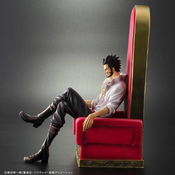 PRE-ORDER : One Piece Archive Collection Dracule Mihawk Ver.B