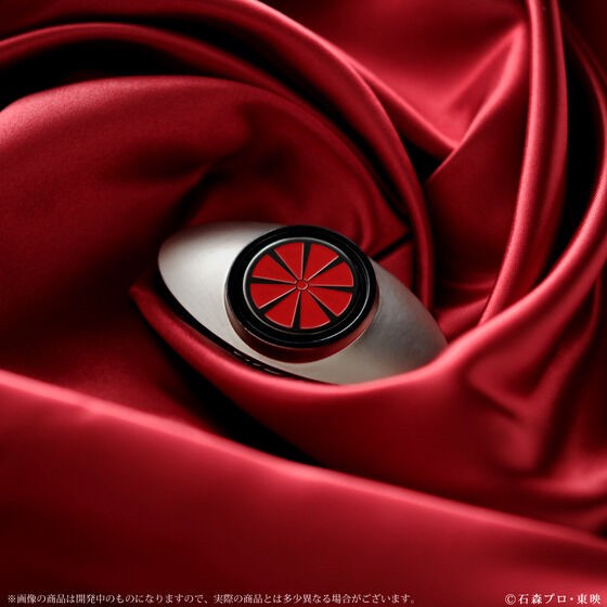 PRE-ORDER : Kamen Rider Paperweight