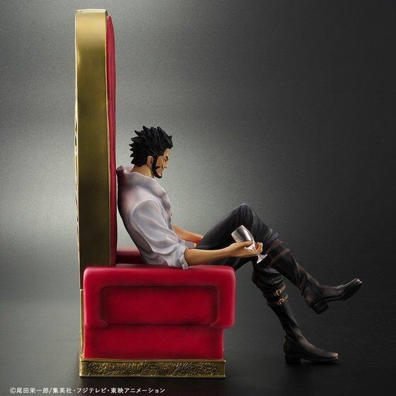 PRE-ORDER : One Piece Archive Collection Dracule Mihawk Ver.B