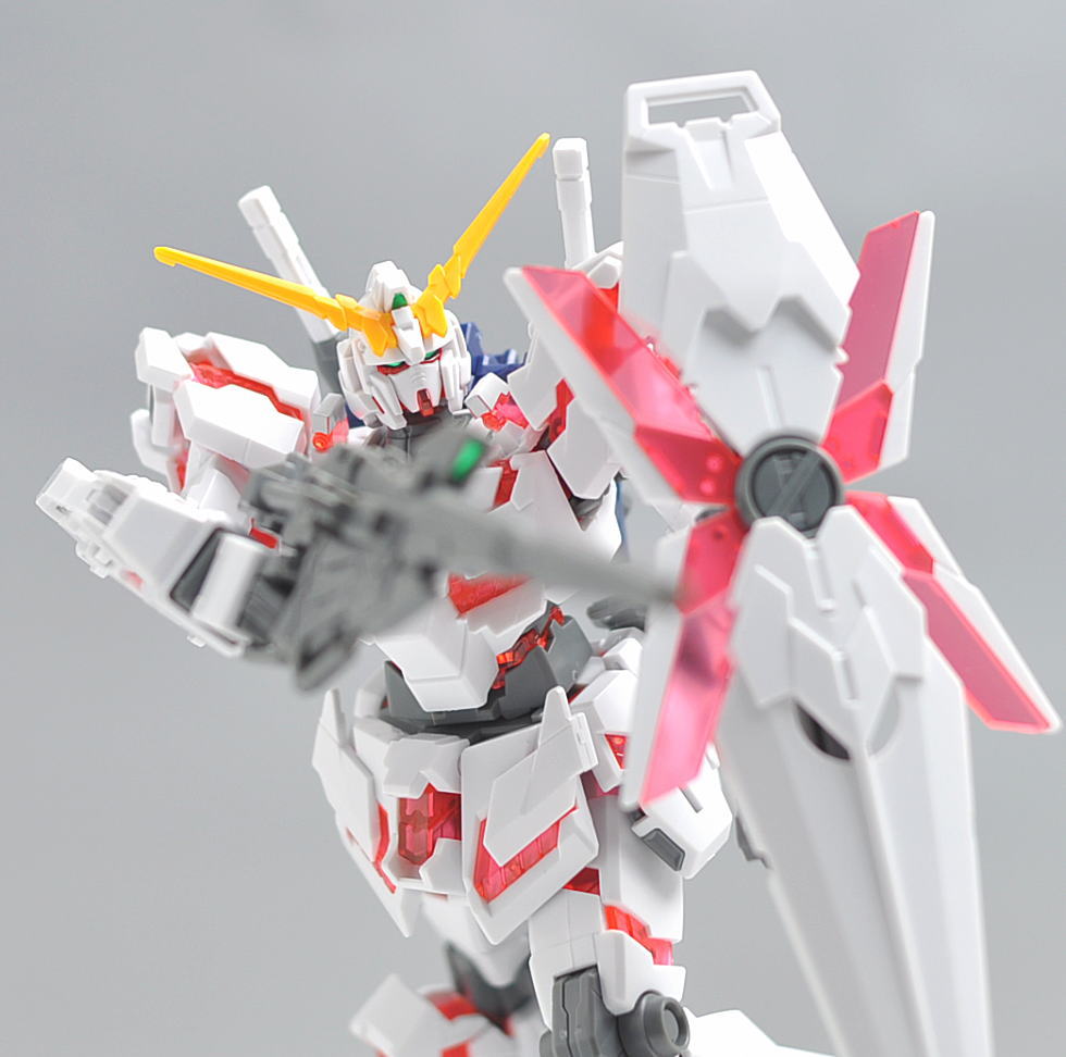 HGUC 1/144 RX-0 Unicorn Gundam Destroy Mode + Head Display Base by Bandai