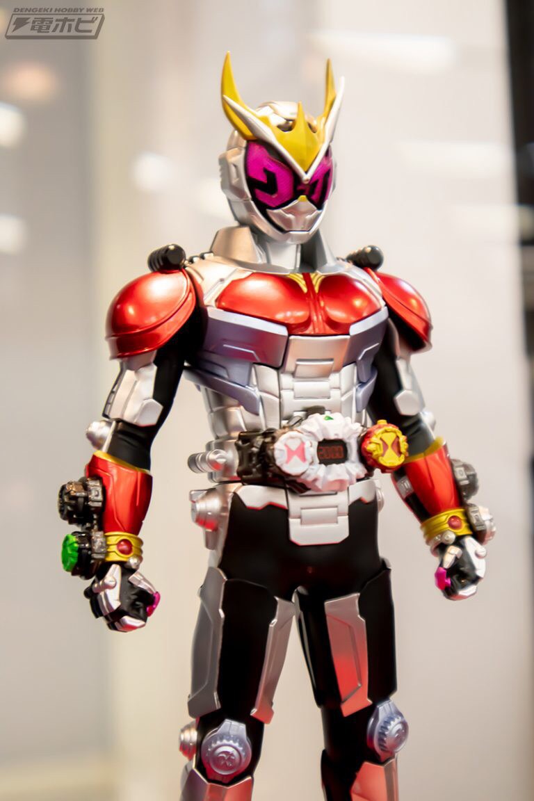 Pre-order : KAMEN RIDER ZI-O KUUGA ARMOR FIGURE