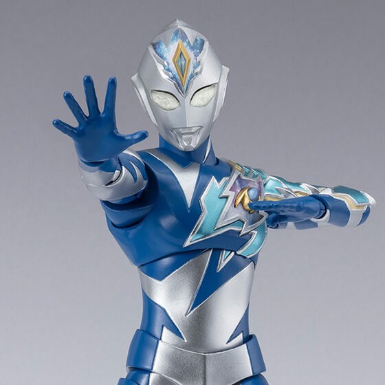 PRE-ORDER : S.H.Figuarts Ultraman Decker Miracle Type