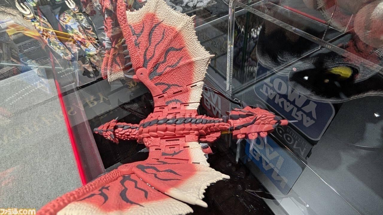 Pre-order : Transformers T-Spark SYNERGENEX Liolaeus Prime (Monster Hunter x Transformers) by Takara Tomy