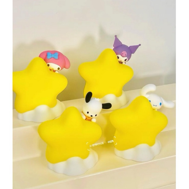 โคมไฟ ลิขสิทธิ์แท้ Sanrio Family Star Night Light Series LED Lamp by Langbowang