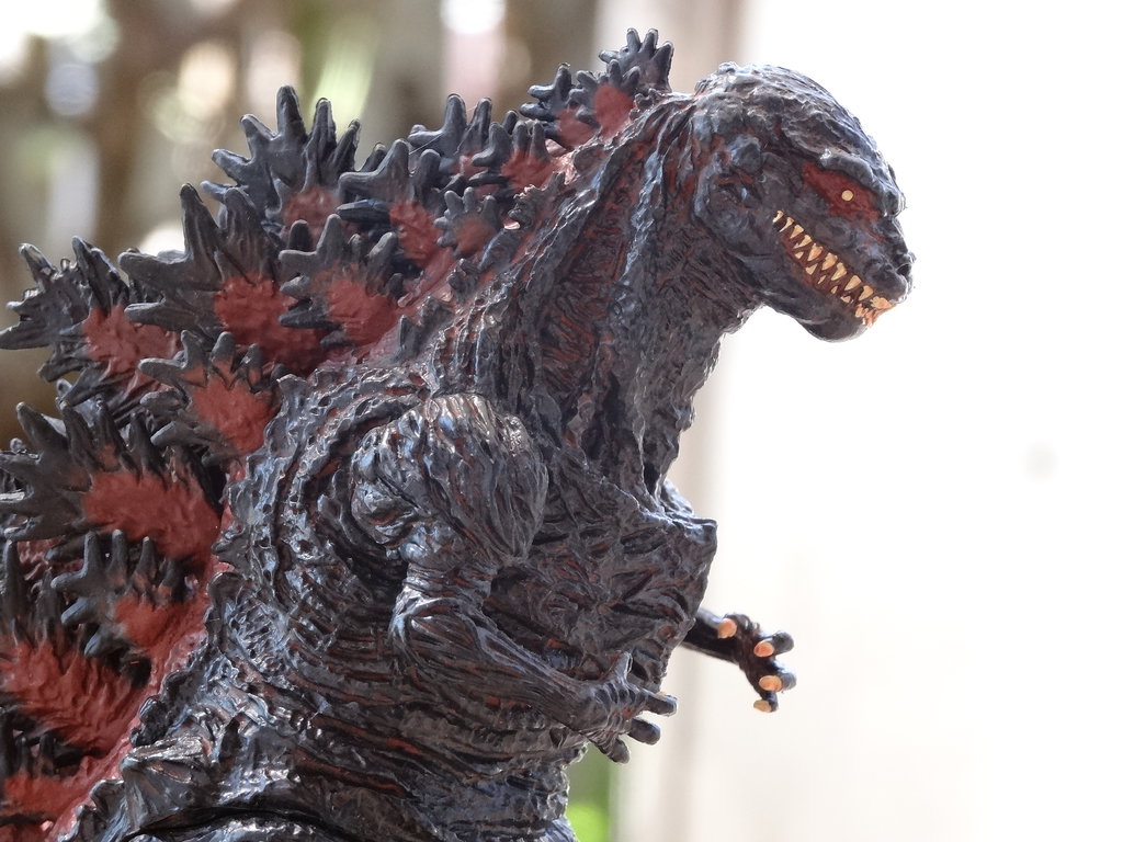 Shin Godzilla Resurgence Premium Figure by SEGA (red fin)