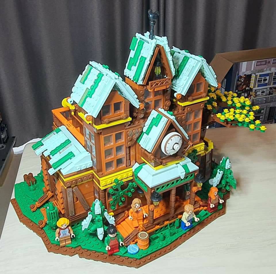 86002 Tree House 2466pcs