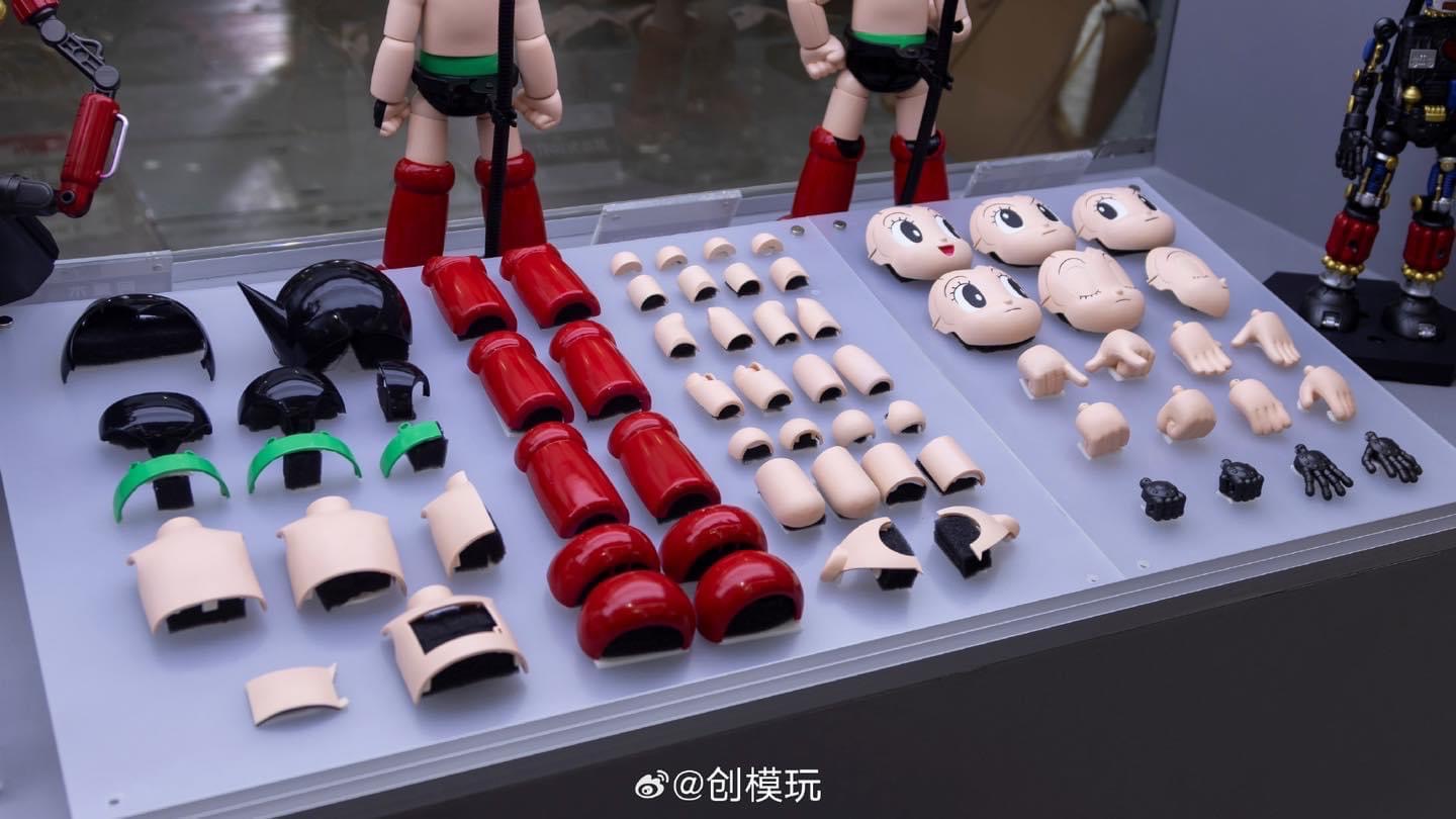 Pre-order : Astro Boy Plastic Model Kit 30 cm! by Tron Model-Kit