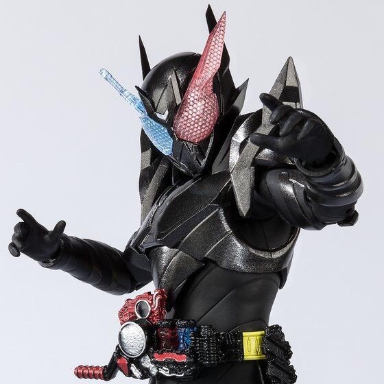 PRE-ORDER : S.H.FIGUARTS KAMEN RIDER BUILD - RABBITTANK HAZARD FORM
