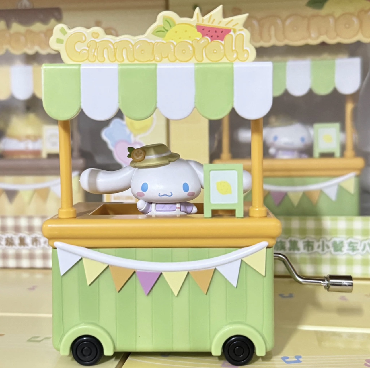 กล่องดนตรีมือหมุน Sanrio ลิขสิทธิ์แท้ - Sanrio Family Market Food Stall Hand Crank Music Box by Holly Box