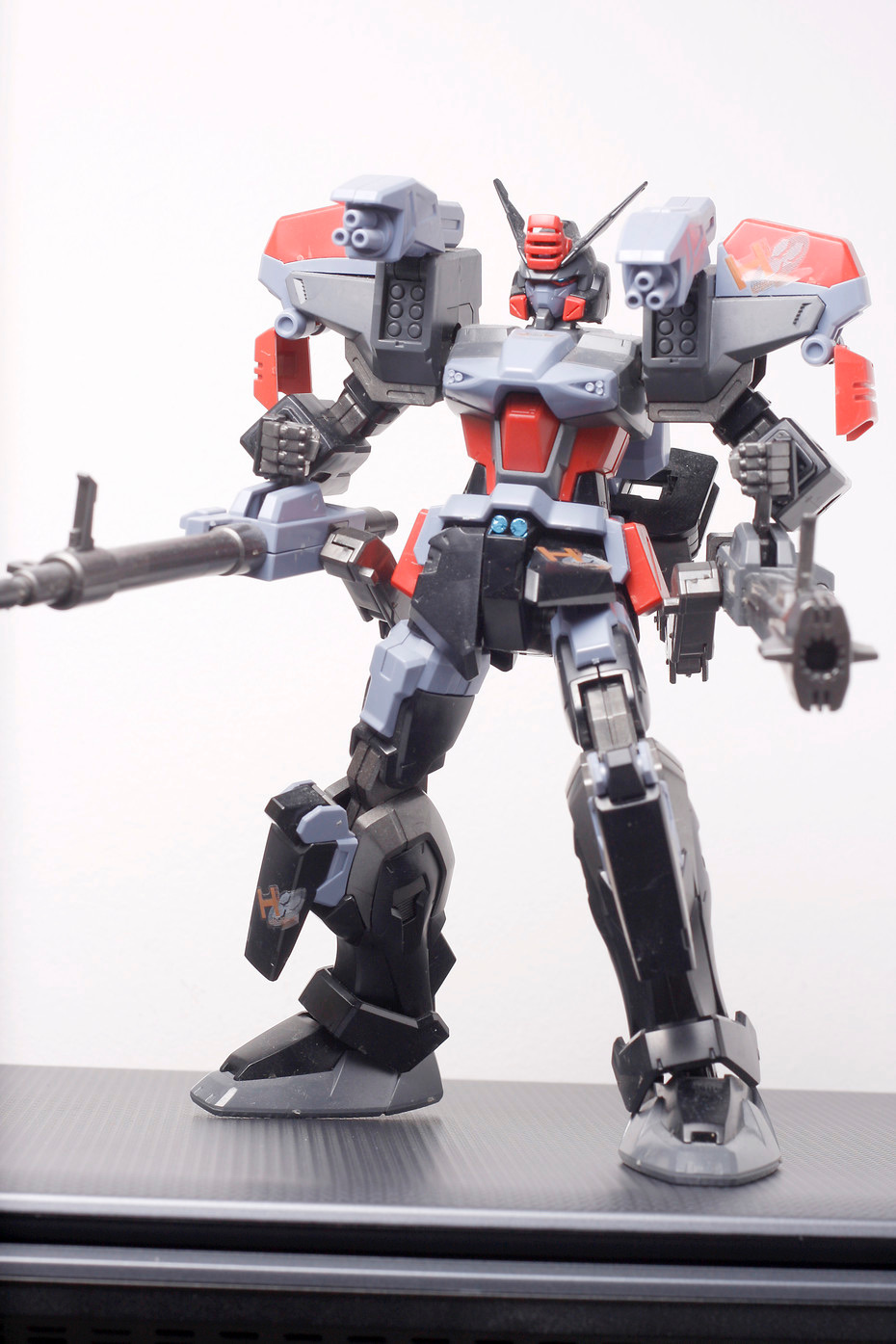 1/100 LH-GAT-X103 Hail Buster Gundam by Bandai